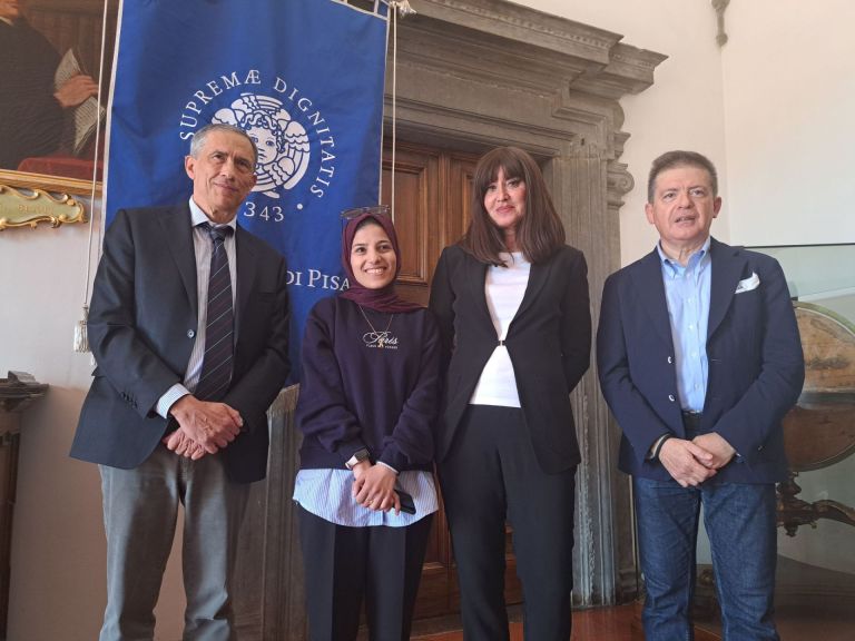 La ministra Bernini a Pisa per incontrare Aya e il professore aggredito