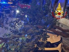 Maltempo, disagi nei collegamenti marittimi per i venti forti: danni a Grosseto