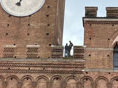 Trovata senza vita la ragazza scomparsa: il corpo vicino alla Torre del Mangia