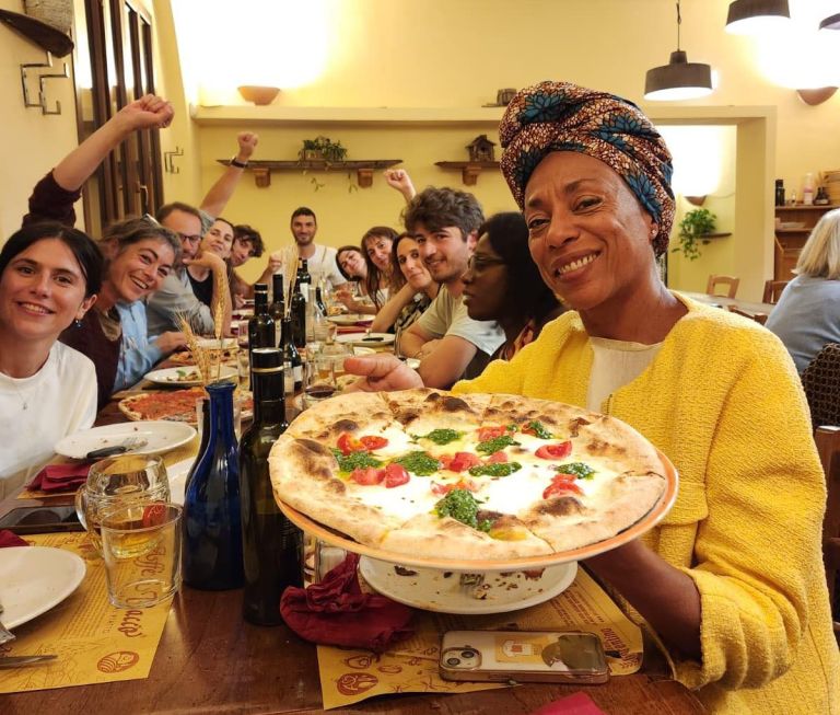 Elezioni regionali. Bundu dedica una pizza tricolore alla Lega di Vannacci