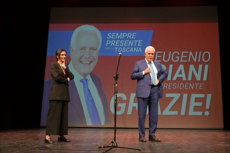 Fermata in corsia di emergenza, multa e patente ritirata per Cristina Manetti: il caso piomba sulla formazione della giunta