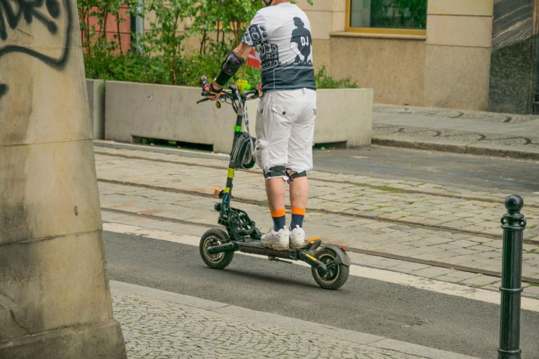 Firenze dice addio ai monopattini elettrici: da aprile stop al noleggio