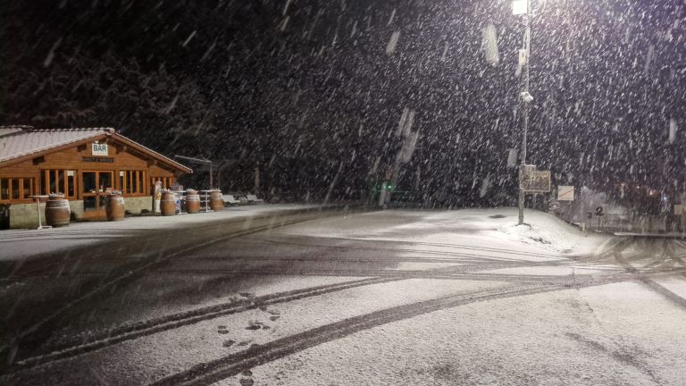 Temperature in picchiata e neve a quote basse, la Toscana abbraccia l’inverno