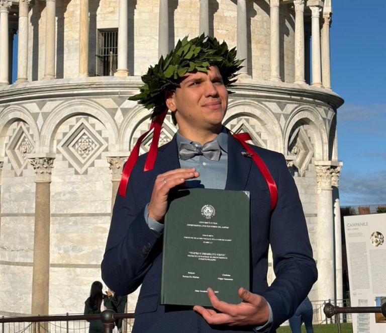 Teatro e disabilità visiva. Laurea con Lode per lo studente ipovedente Filippo Ammannati