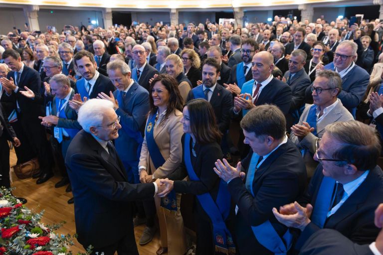 Riforme. Mattarella spinge le Province. “Non stiano nel limbo, serve intervenire”