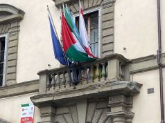 Esposto al prefetto per rimuovere la bandiera palestinese dal palazzo della Regione