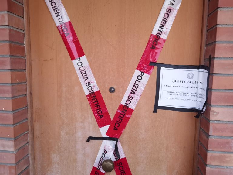 Tragedia a Siena: giovane di 26 anni trovata morta in casa dalla madre. Disposta l’autopsia, indagini in corso