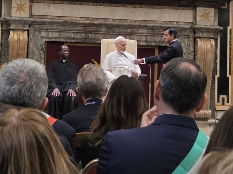 Papa Leone XIV riceve i sindaci. “Siate maestri di dedizione al bene comune”