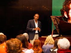 Damiano Kazuo Afrifa: l’uomo che comunica il Teatro alla Scala. Pratese, un diploma al Conservatorio, ai bambini spiega come avvicinare la gente alla musica