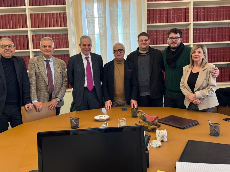 Colle Val d’Elsa, firmato l’atto per l’acquisto dei locali della nuova Biblioteca Comunale