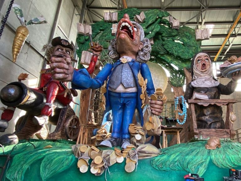 Carnevale di Viareggio 2026: le date dei corsi mascherati e dei rioni
