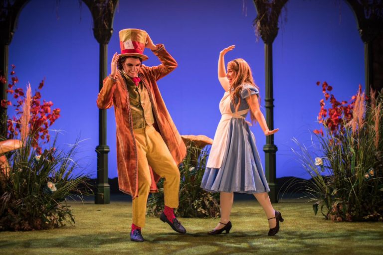 Teatri di Siena, sold out per Alice nel Paese delle Meraviglie. Il programma completo di gennaio