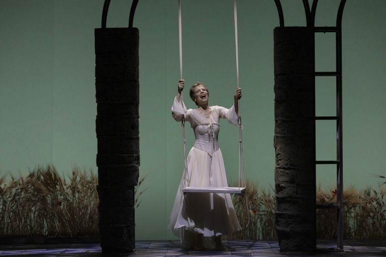 La principessa di Lampedusa. Sonia Bergamasco calca il palco della Pergola con il suo nuovo spettacolo