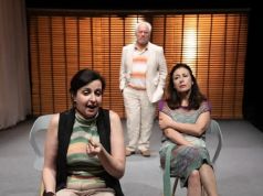 Le Volpi. Giorgio Colangeli, Manuela Mandracchia e Federica Ombrato sul palco del Teatro Corsini