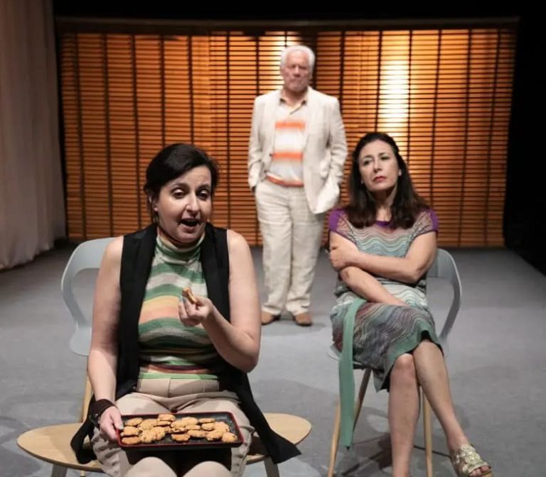 Le Volpi. Giorgio Colangeli, Manuela Mandracchia e Federica Ombrato sul palco del Teatro Corsini