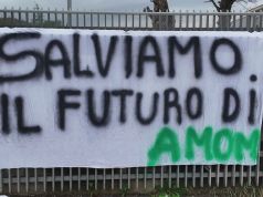 Licenziati con una videochiamata di Capodanno: la multinazionale svizzera chiude Amom e lascia a casa 70 famiglie. Caso in Parlamento