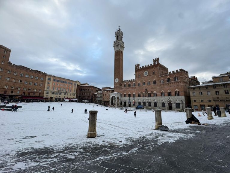 Siena sotto la neve, chiuse le scuole