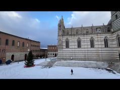 Siena imbiancata dalla neve improvvisa: scuole chiuse e mezzi spargisale al lavoro