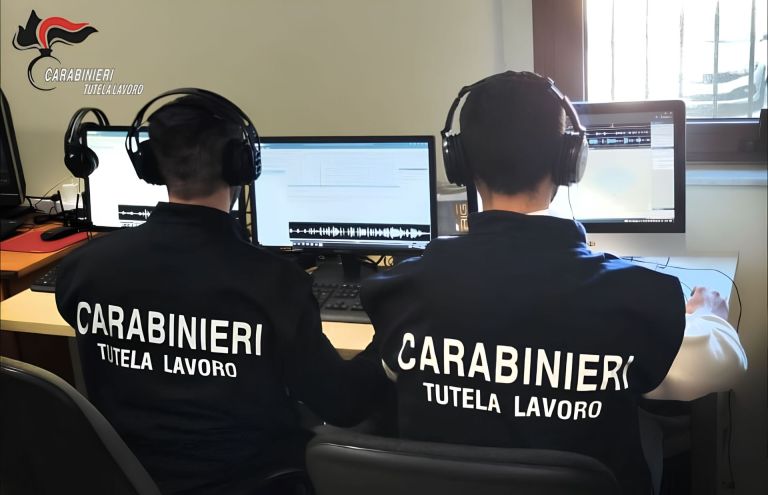 Spiava i dipendenti con le telecamere, denunciato imprenditore