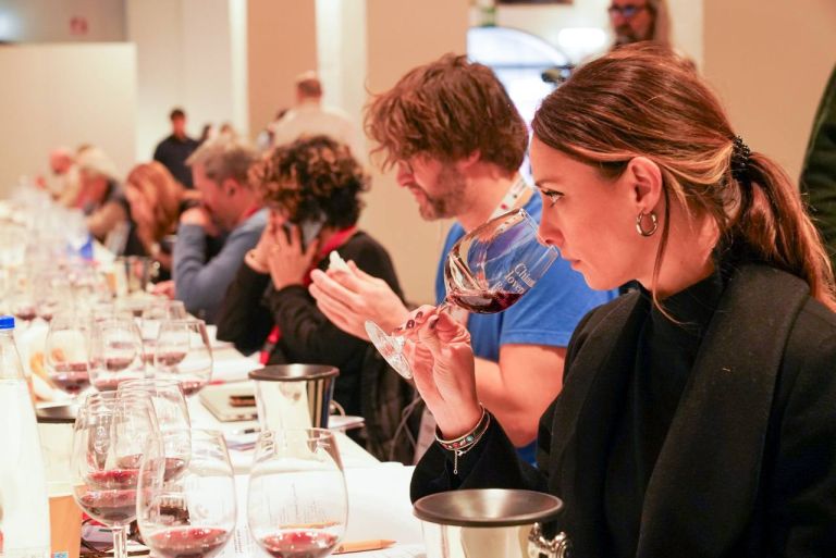 L’ascolto della musica rende più gradevole il vino all’assaggio: lo studio dell’Università di Pisa