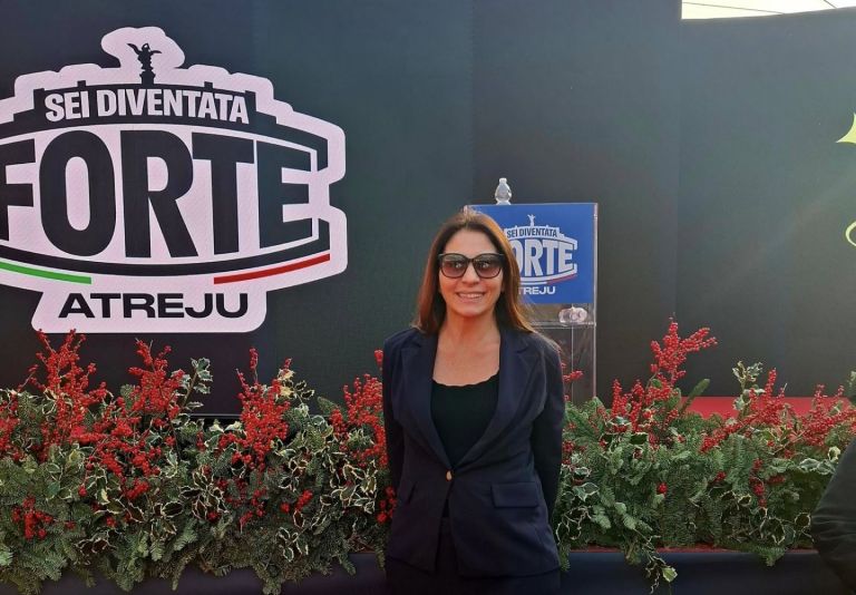 Critica la centenaria “comunista” al Festival, consigliera di FdI ancora nella bufera