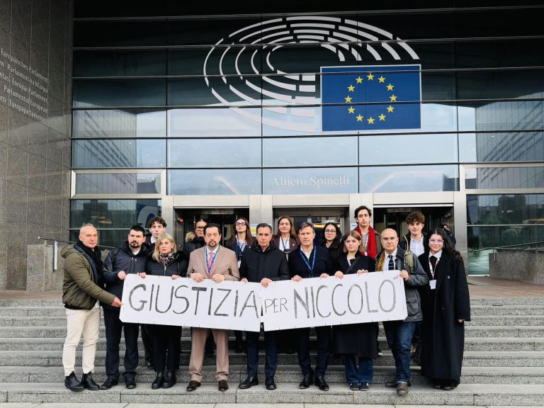 Un libro per chiedere giustizia per Niccolò Ciatti: impegno bipartisan al Parlamento europeo