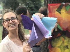 Un podcast per aiutare una giovane mamma a recuperare la memoria: l’idea degli amici