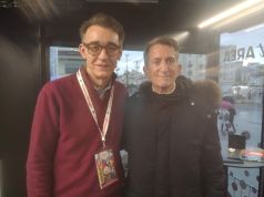 “Il nome di Trump nel JFK Center? Irrispettoso verso i Kennedy”. Donato Tramuto porta la pace di Robert Kennedy al Carnevale di Viareggio