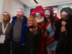 Carnevale. Rita Pavone accende Viareggio: Ondina d’Oro 2026 e l’inno che fa ballare la folla in maschera