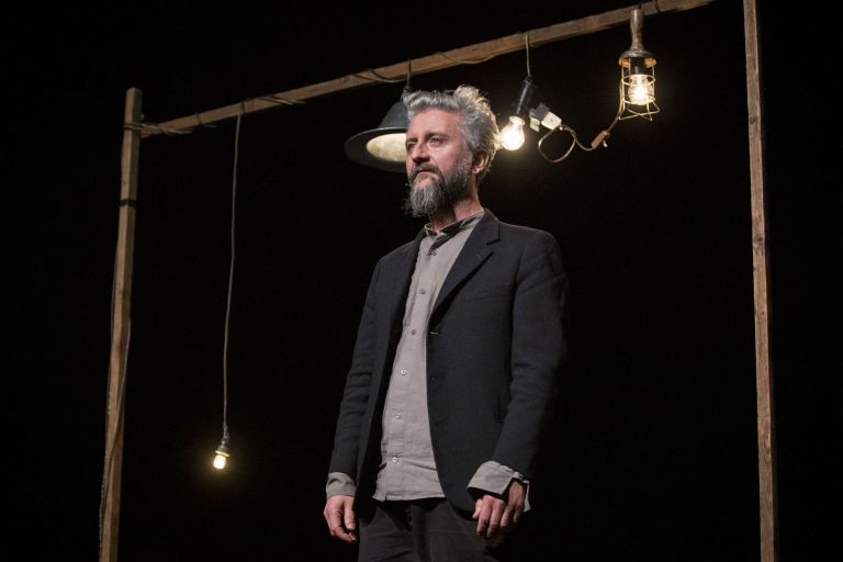 Radio clandestina. Ascanio Celestini approda al Teatro Jenco con lo spettacolo sulle Fosse Ardeatine