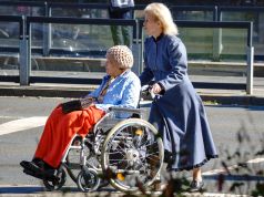 Toscana terra di anziani e badanti: costano mezzo miliardo all’anno. Il 50% però lavora in nero