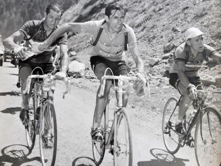 Gino Bartali: “Rubati i cimeli del nonno”. “No, evitato che finissero in discarica”. Rigattiere a processo