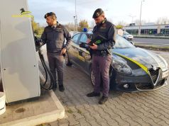 Caro benzina, controlli delle Fiamme Gialle nei distributori. I gestori: “Pronti allo sciopero”