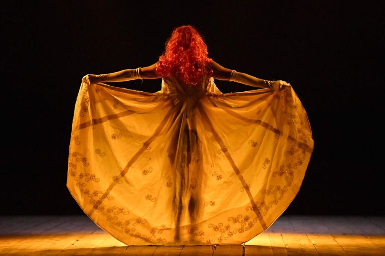 La scortecata. In scena al Teatro Nuovo di Pisa una favola crudele e grottesca sulla condizione umana