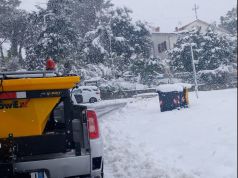 Toscana imbiancata: la neve porta gioia e disagi. Sull’Abetone impianti aperti