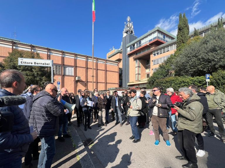 Sede Rai, “No a studentati o alberghi”. Presidio dei giornalisti e l’impegno della sindaca Funaro