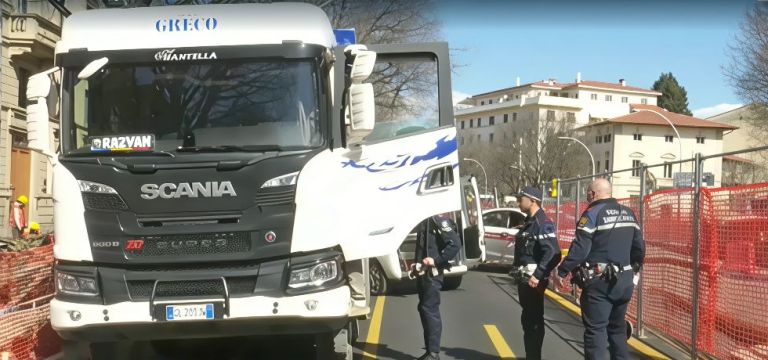 Scontro tra camion e bici, deceduto un ciclista di 78 anni