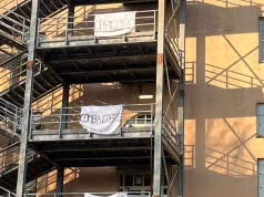Striscioni di stampo fascista al liceo Cecioni: il preside denuncia. Diop: “Azione indegna”