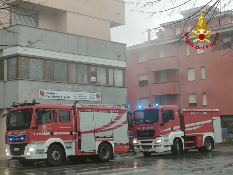 Incendio in un’abitazione di Palazzo Rota, morta una donna