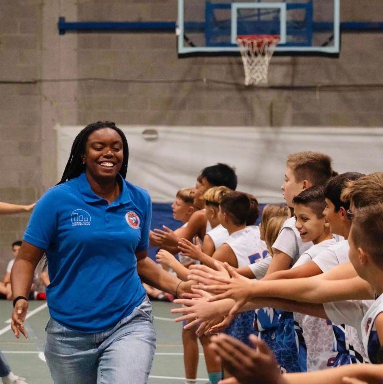 Razzismo alla partita. Vittima un’istruttrice di basket