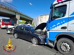 Incidente sulla Fi-Pi-Li. Carambola tra due auto, un furgone e un tir. Un morto