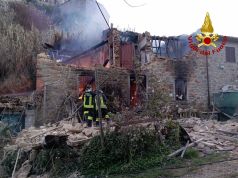Esplode una villetta a Pescia. Si cerca un disperso tra le macerie