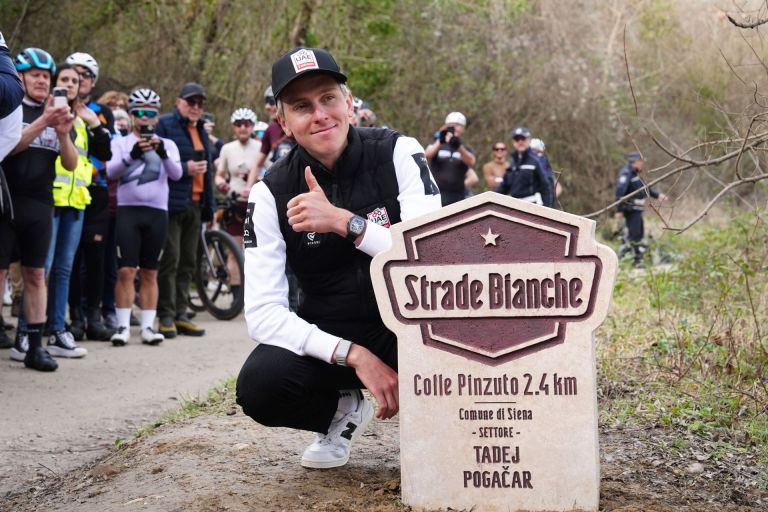 Strade Bianche, Tadej Pogačar entra nella leggenda. Colle Pinzuto dedicato al suo nome