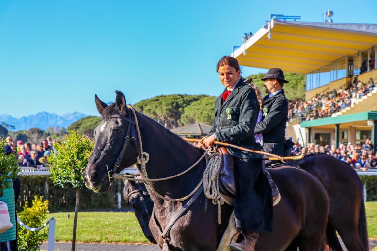 Premio Pisa, in 3.500 con la febbre da cavallo per le corse di primavera a San Rossore