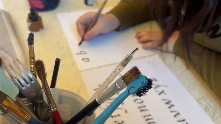 Cara nonna ti scrivo. A Firenze parte il progetto epistolare: 3.200 lettere tra giovani e anziani