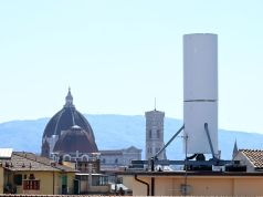 Camera con vista … antenna. Times di Londra ironizza su ripetitore che oscura la Cupola