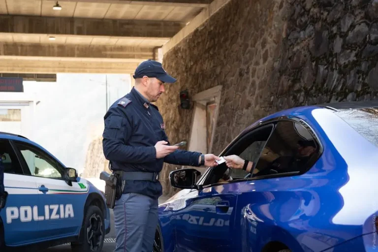 Antisemitismo in rete, scoperta chat neonazista: indagini anche a Siena