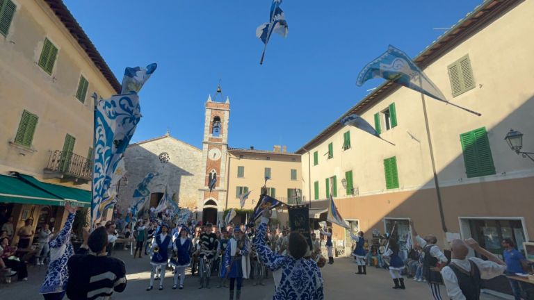 E’ Festa medievale in Val d’Orcia con Il Bianco e l’Azzurro
