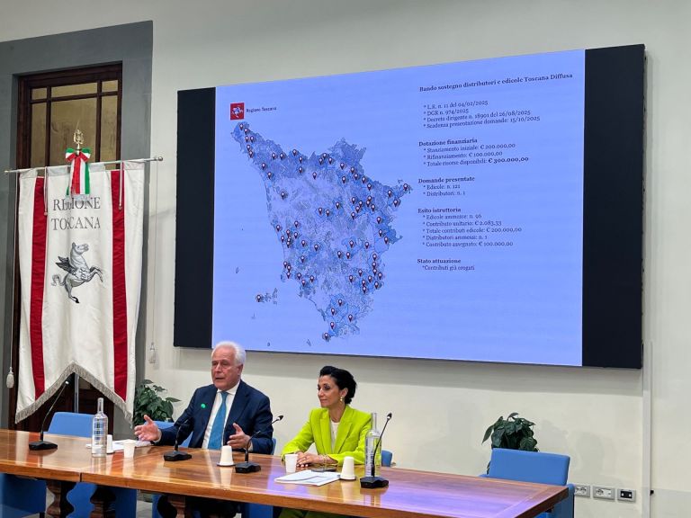 Toscana, 300mila euro per 96 edicole e un distributore nel 2025: per il 2026 i fondi saliranno a 450 mila euro