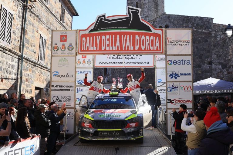 Rally della Val d’Orcia: 93 vetture alla partenza, piloti da 17 nazionalità per il doppio appuntamento tricolore